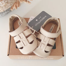 Cargar imagen en el visor de la galería, THE UNISEX FRANCISCANAS - BEIGE