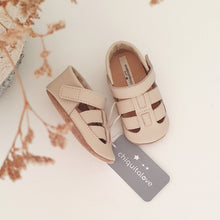 Cargar imagen en el visor de la galería, THE UNISEX FRANCISCANAS - BEIGE