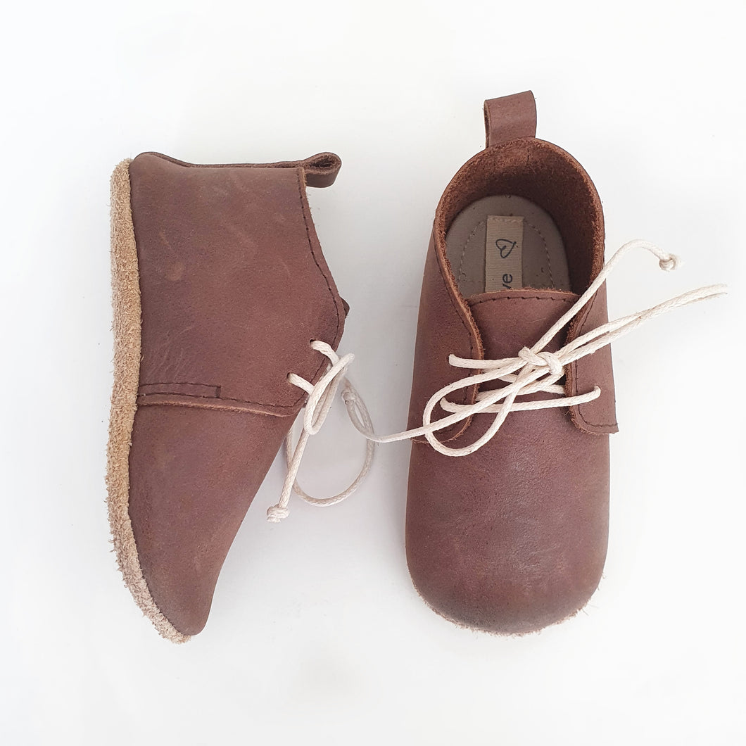 THE DRESSY OXFORDS - CHOCOLATE - 12cm/6-9m