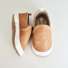 Cargar imagen en el visor de la galería, THE LEATHER SLIP-ON