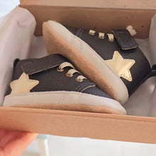 Cargar imagen en el visor de la galería, THE HIGH-TOP SNEAKERS