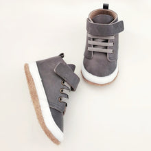 Cargar imagen en el visor de la galería, THE HIGH-TOP SNEAKERS