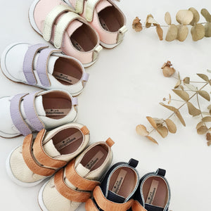 THE LOW-TOP SNEAKERS
