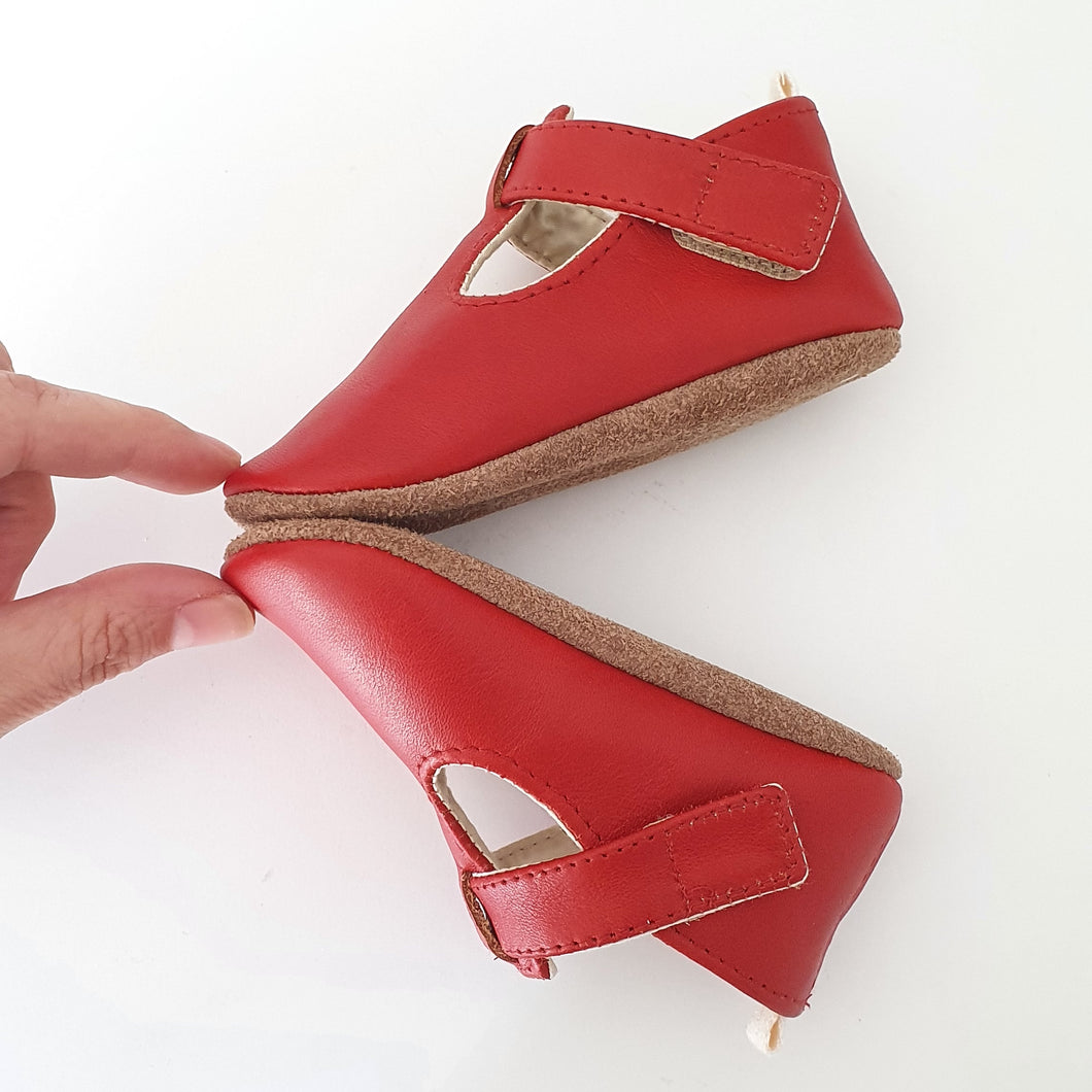 THE VINTAGE T-STRAPS - ROJO MANZANA